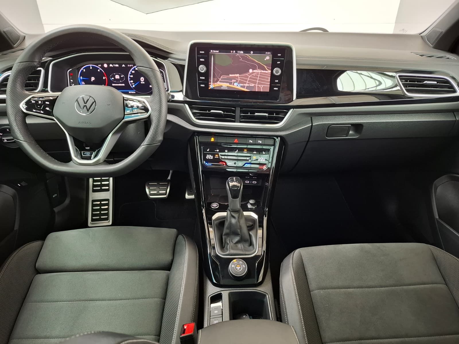 Fahrzeugabbildung Volkswagen T-Roc R-Line 2,0 TDI DSG 4Motion + IQ.Drive+Navi