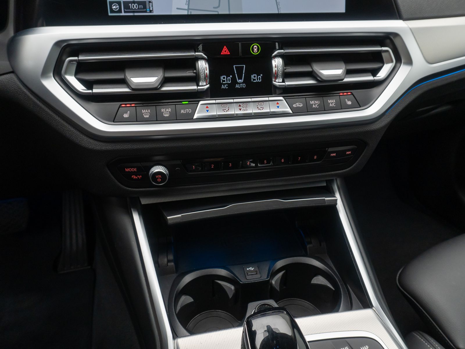 Fahrzeugabbildung BMW 330e xD Sport Line DAB Kamera AHK Alarm 18Zoll