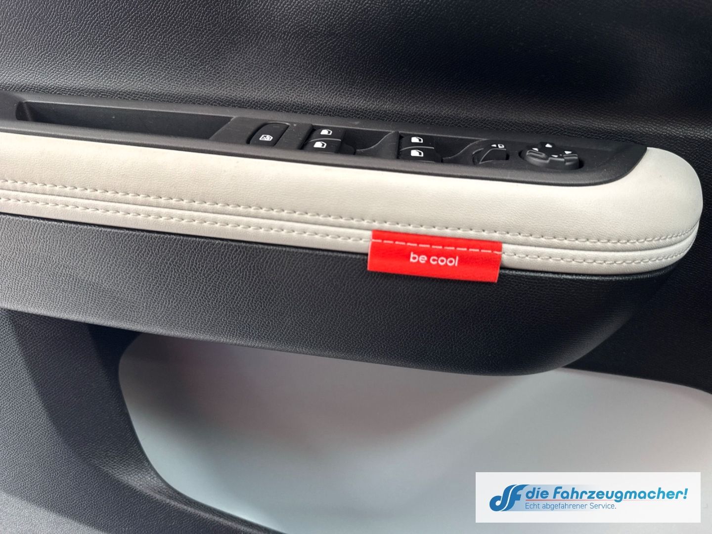 Fahrzeugabbildung Citroën C3 e 113 MAX HUD Navi Soundsystem LED Apple CarP