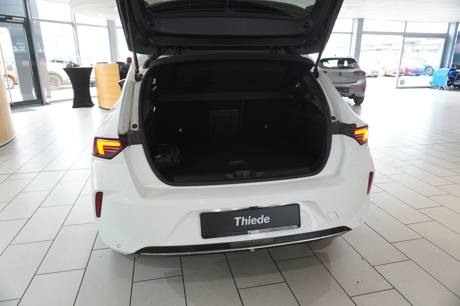 Fahrzeugabbildung Opel Astra L Lim. 1.2T ELEGANCE NAVI/LED/KAMERA/SPORT