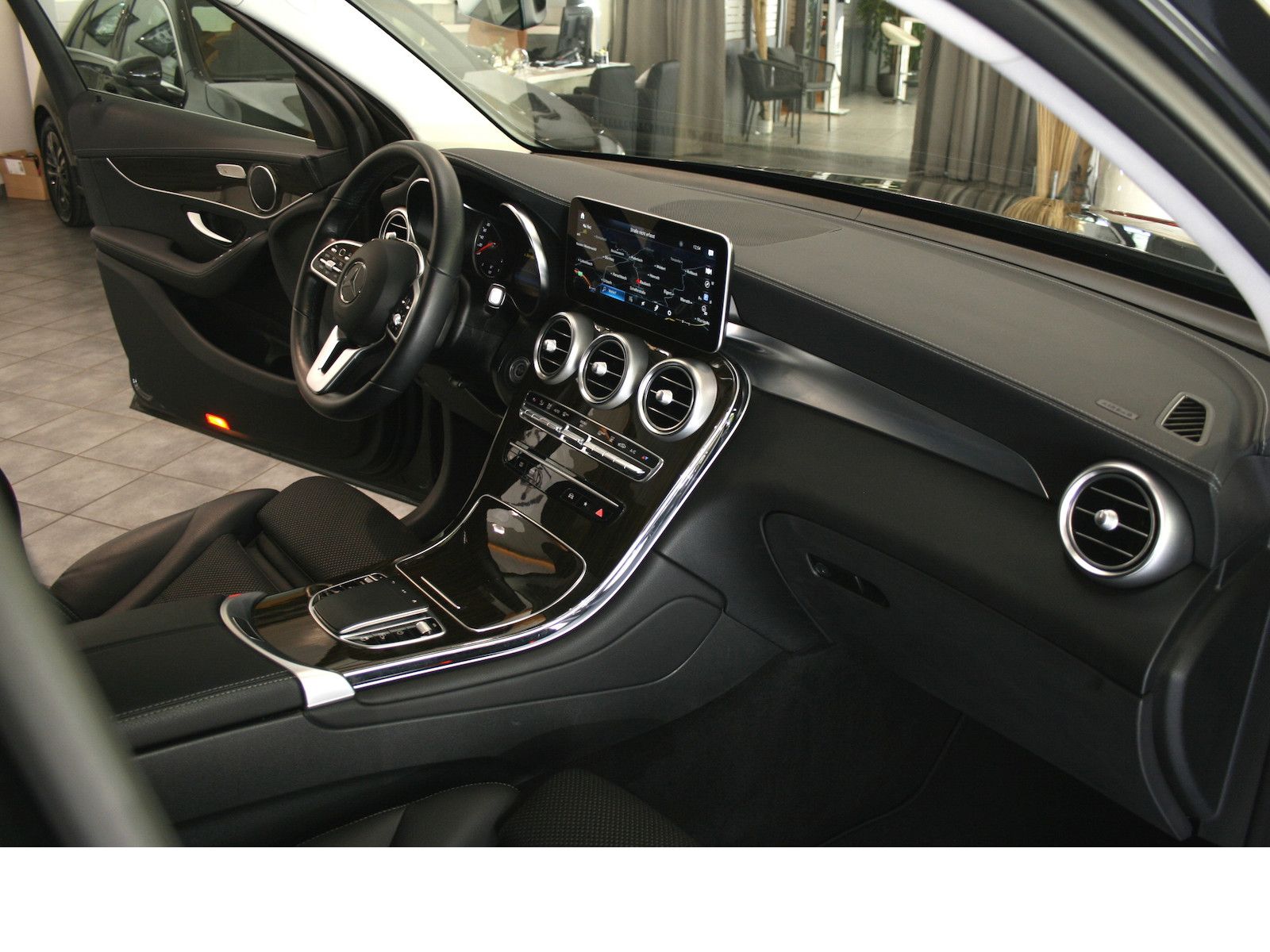 Fahrzeugabbildung Mercedes-Benz GLC 220 d 4M Offroad *LED*Totwinkel*Standheizung