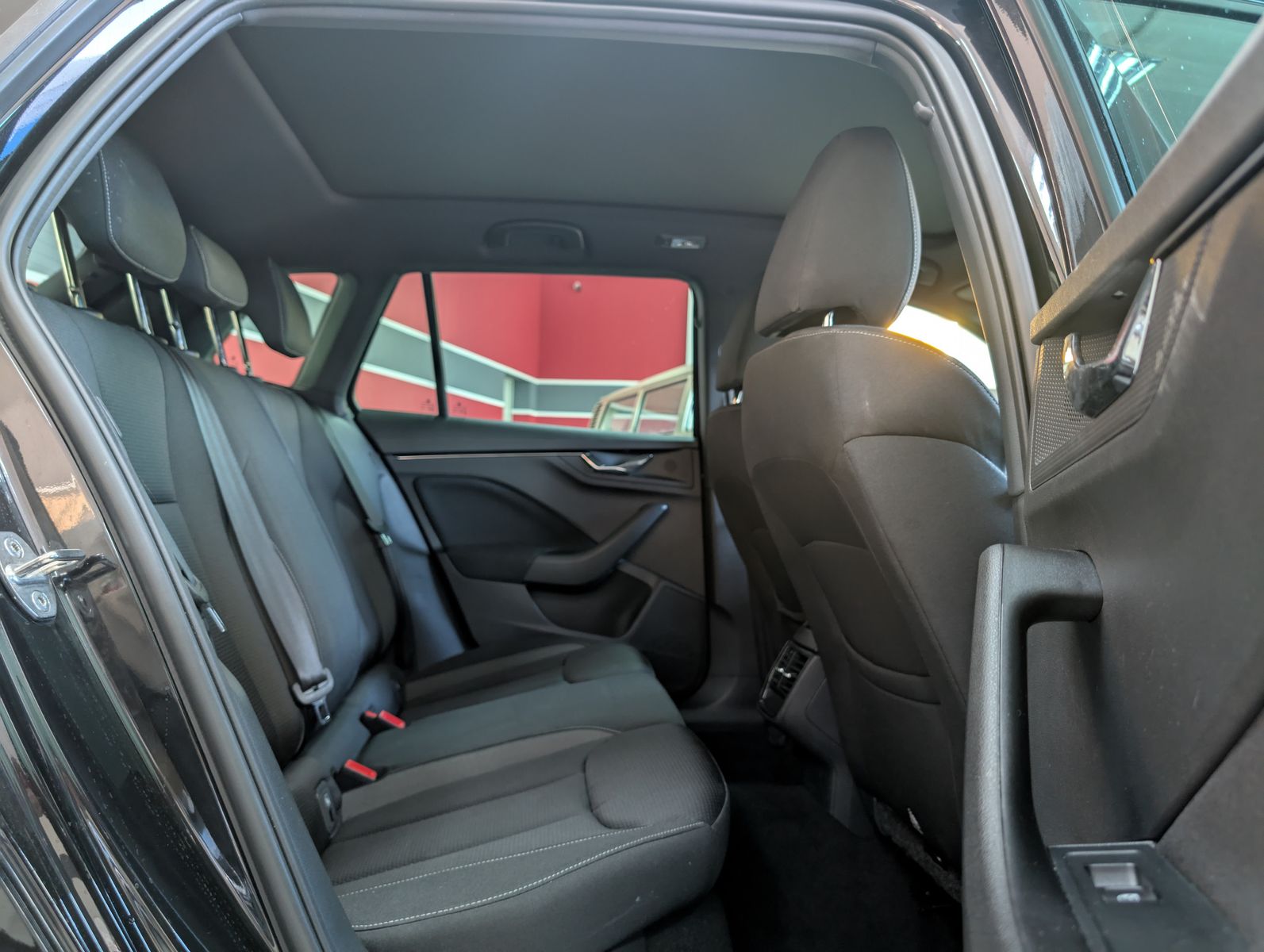 Fahrzeugabbildung SKODA Kamiq Tour 1,0TSI PANORAMA LED SHZ KAM APPLINK