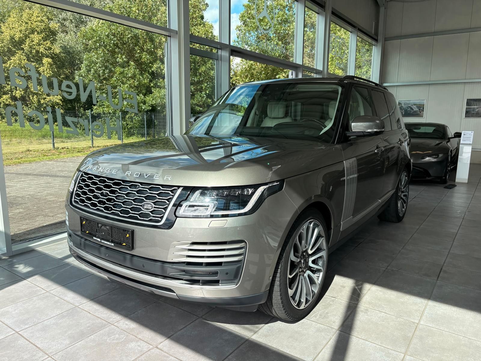 Fahrzeugabbildung Land Rover Range Rover P400e Autobiography Hybrid