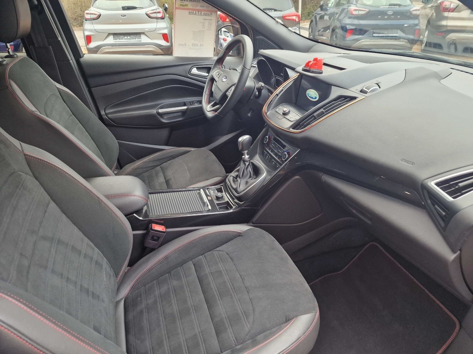 Fahrzeugabbildung Ford Kuga ST-Line, AHK, Xenon,Navi,Winterpaket