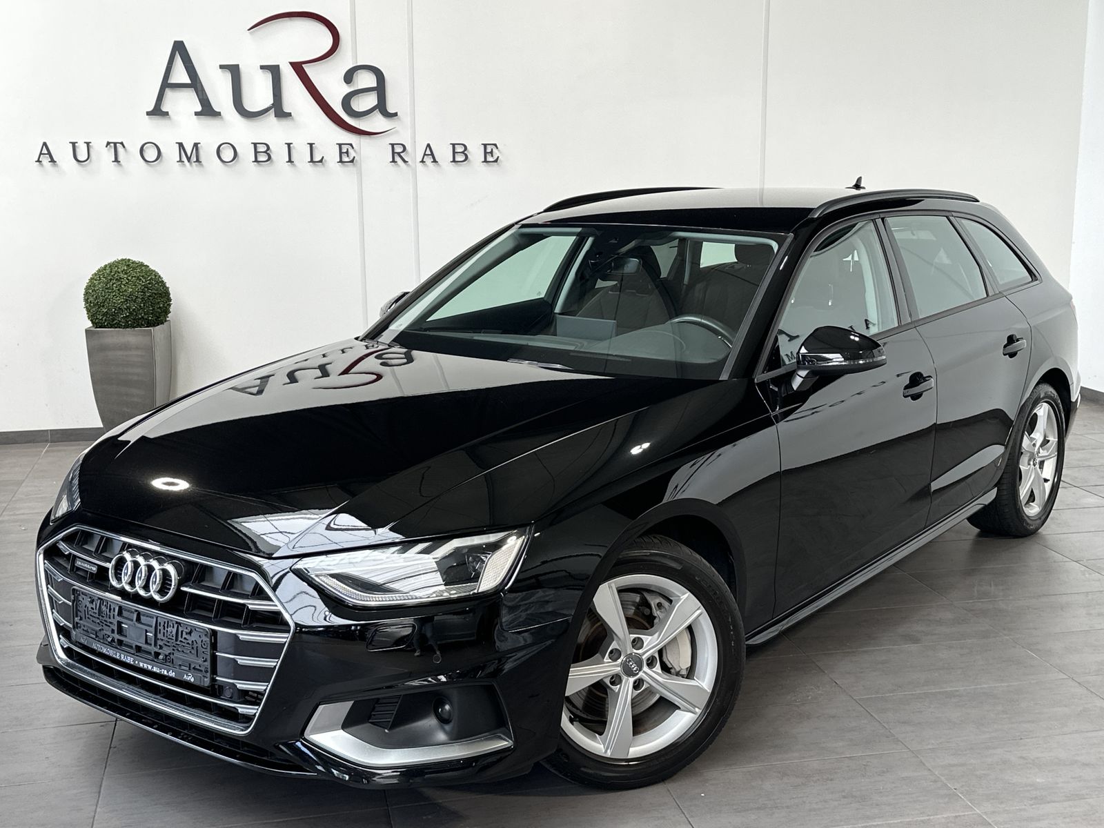 Fahrzeugabbildung Audi A4 Avant 45 TFSI Quattro Advanced NAV+LED+AHK+VC