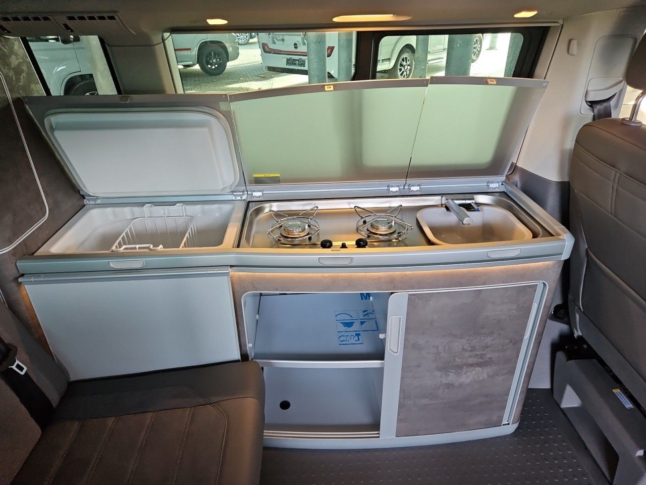 Fahrzeugabbildung Volkswagen T6.1 California Ocean Edition TDI 4Motion AHK