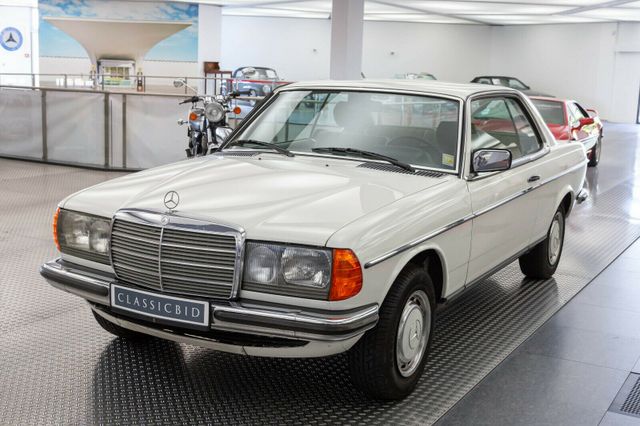 Mercedes-Benz 230 C