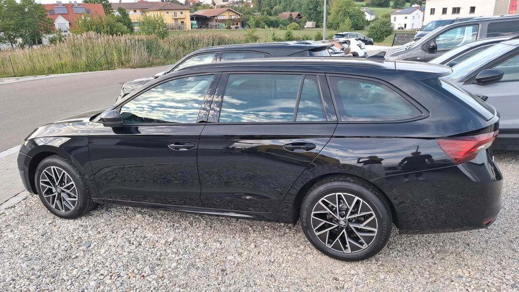 Skoda Octavia — fotografia 2
