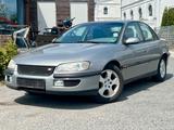 Opel Omega - Opel Omega mit Benzin-Antrieb