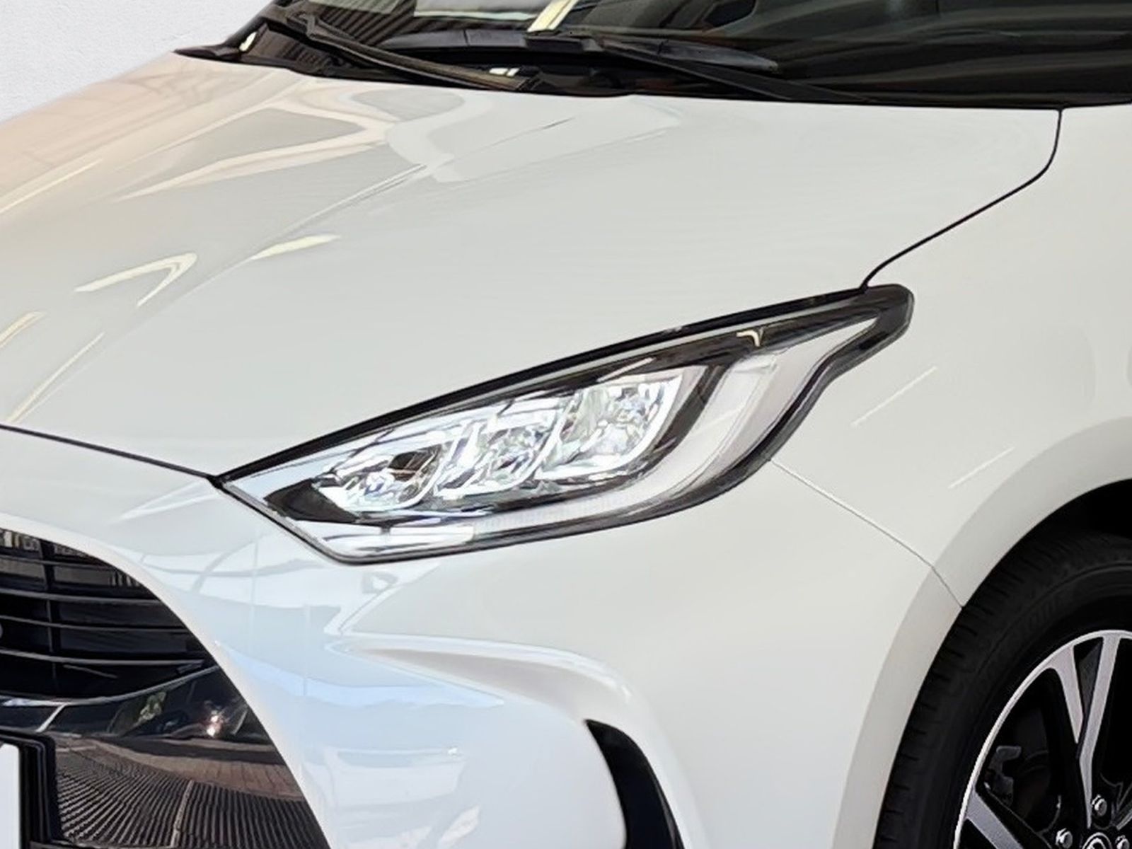 Fahrzeugabbildung Toyota Yaris & 1.5 Black & White Black&White Kam,Sitzhz
