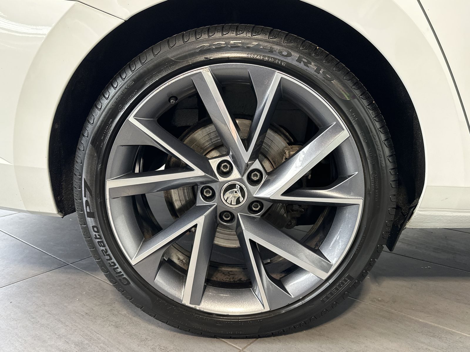 Fahrzeugabbildung SKODA Superb Combi 2.0 TDI DSG Sportline NAV+LED+ACC