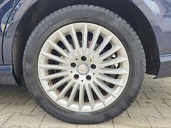 Fahrzeugabbildung E 300 CGI BlueEfficiency 4Matic