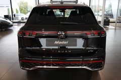 VW Tiguan 1.5 eTSI R-Line | Pano | AHK | 20" VW Tiguan 1.5 eTSI R-Line | Pano | AHK | 20"