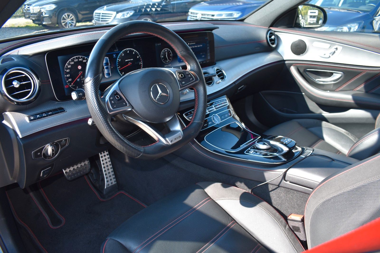 Fahrzeugabbildung Mercedes-Benz E 43 AMG Lim. 4Matic Nightp HUD Multibeam Panora