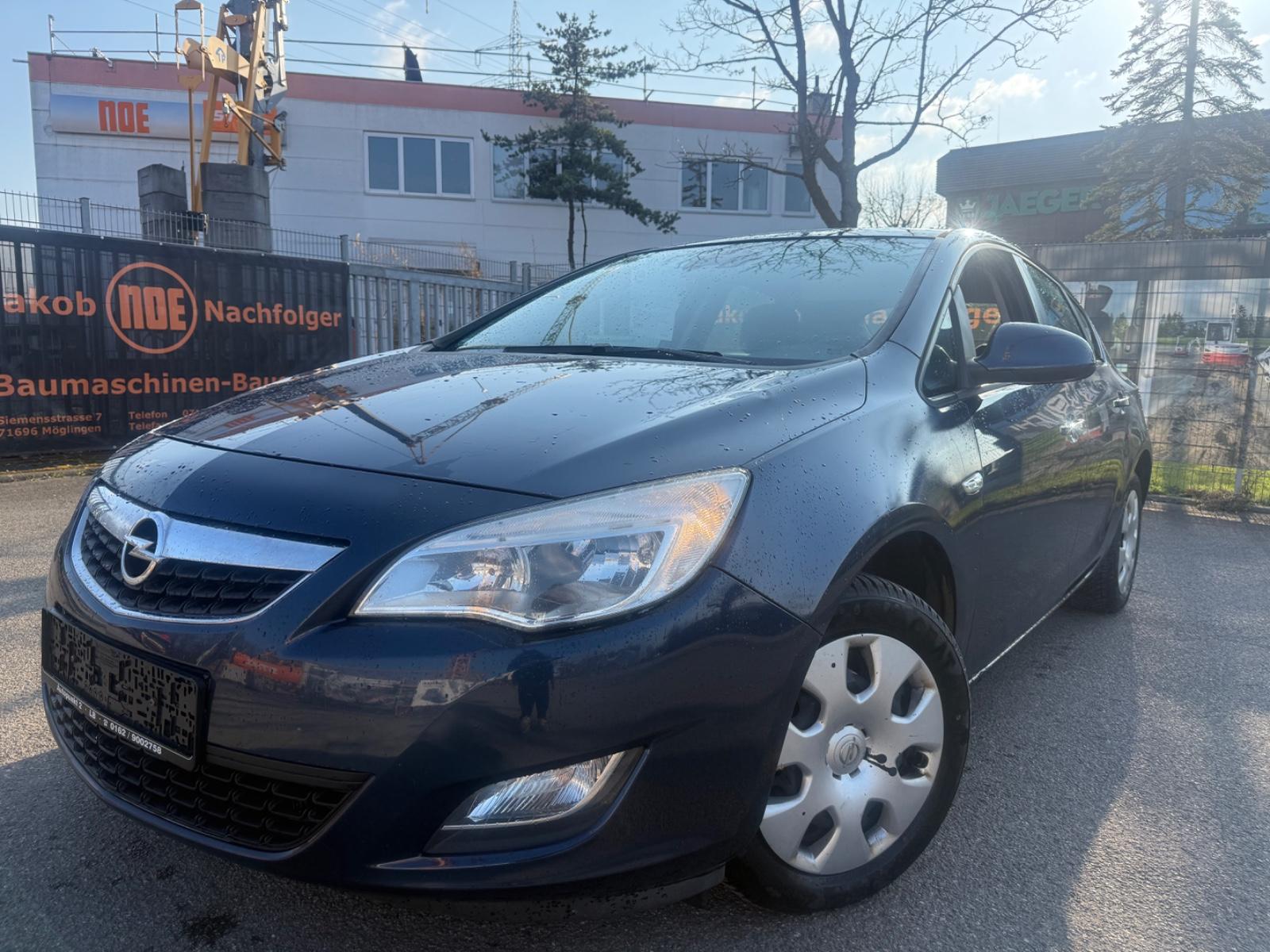 Opel Astra J*SZH*NAVI*STEUERKETTE NEU*PDC*TÜV 02/2028