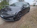 Volkswagen Passat Variant 2.0 TDI R Line 200 CV  - Volkswagen Passat: 20 TDI