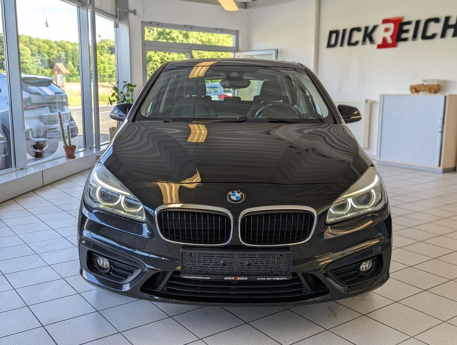 BMW 220 Active Tourer d xDrive LED Pano Navi SHZ AHK - Image 2