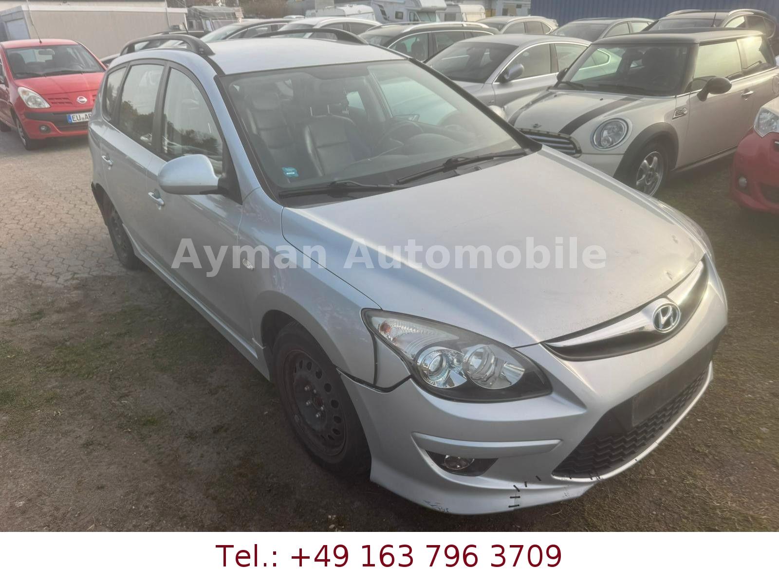 Hyundai i30 CW blue 1.6 CRDi 66 kW Classic