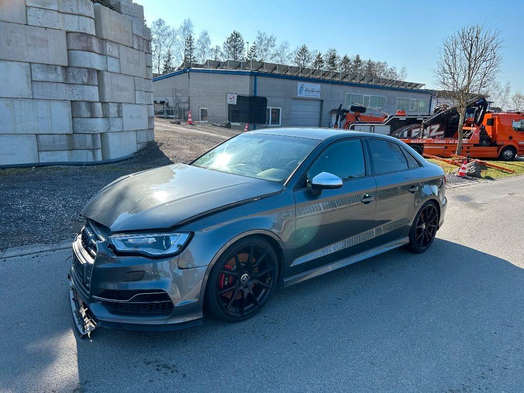 Audi S3 Lim. 2.0 TFSI DSG quattro *Fahrbreit auf Hof*