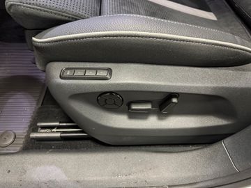 Fahrzeugverkauf 13 Skoda Kodiaq 2.0 TDI 4x4 Sportline Pano AHK 7-Sitze