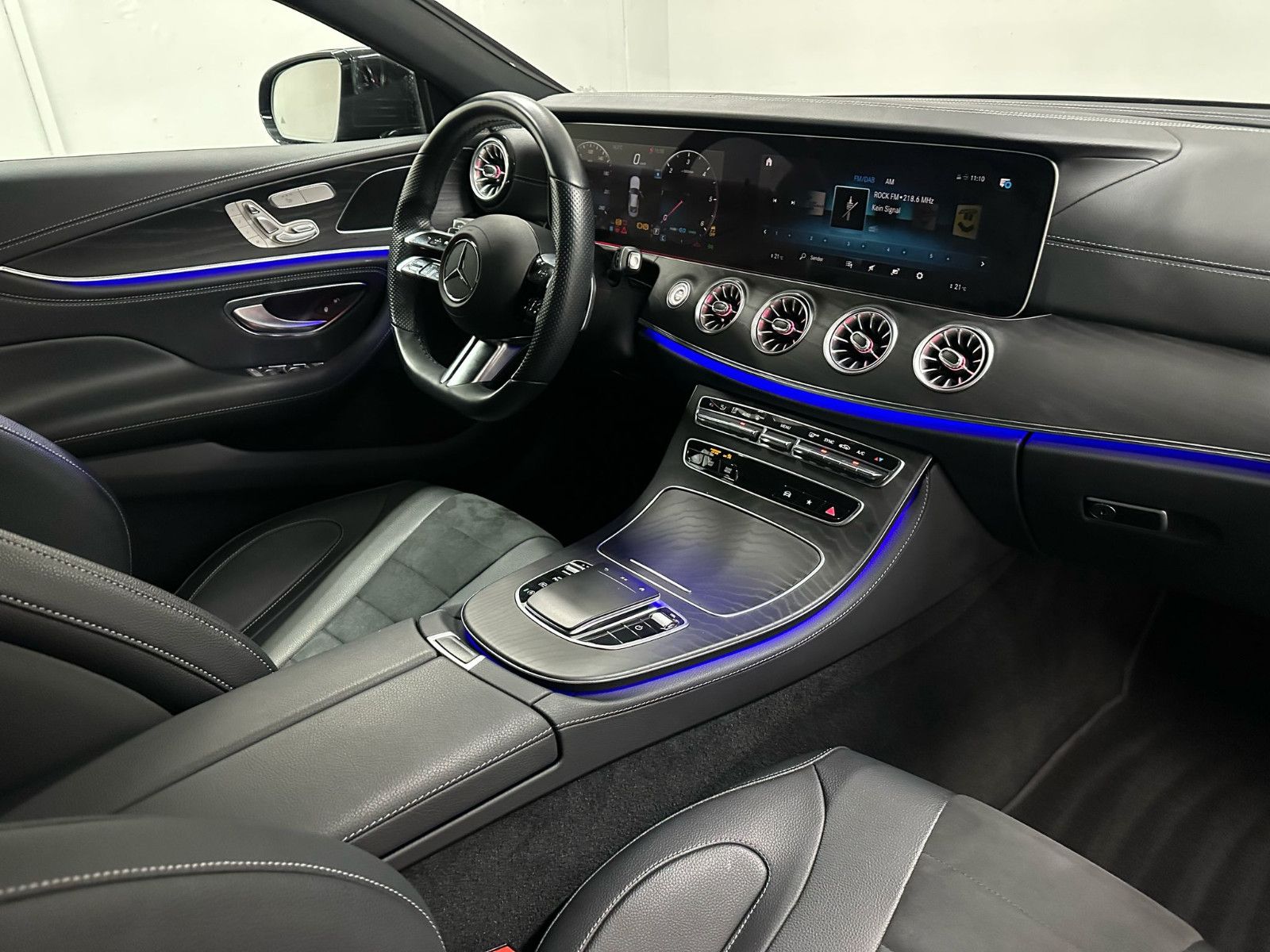 Fahrzeugabbildung Mercedes-Benz CLS 300 d 4MATIC AMG-LINE*NIGHT*KAMERA*AMBILI*