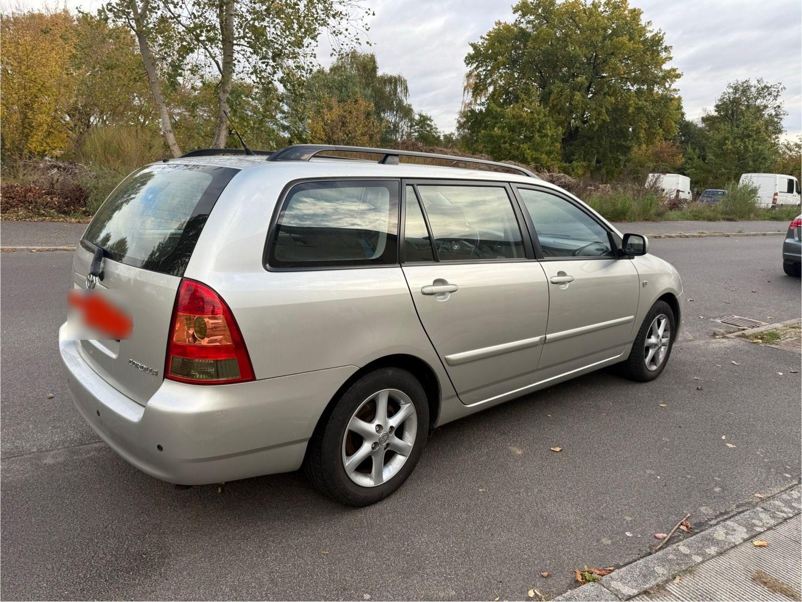 Toyota Corolla 2004 — салон