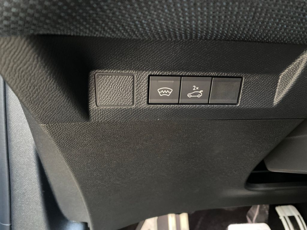 Fahrzeugabbildung Citroën C5 Aircross Hybrid Automatik 145 MAX *Allwetterr