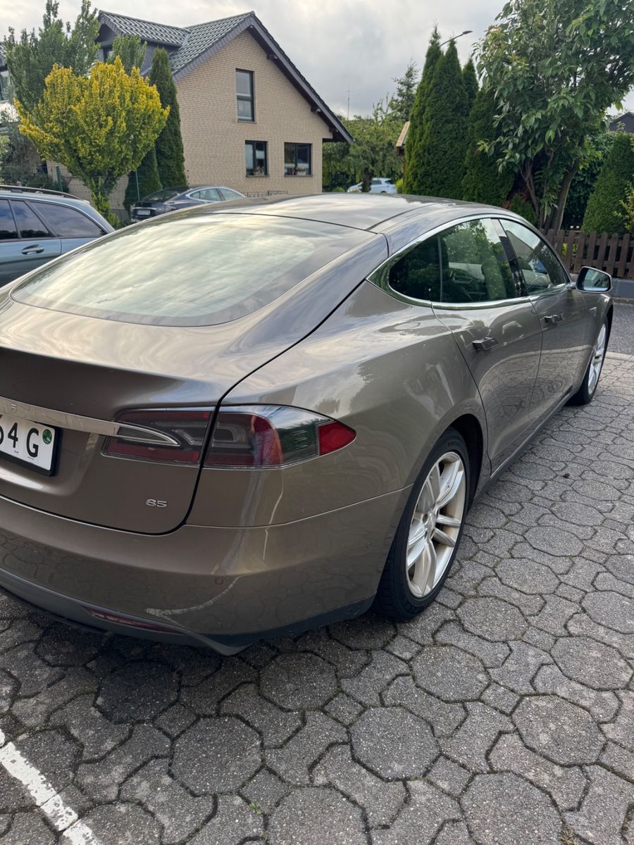 TESLA Model S 85 -FreeSupercharger SC01 Autopilot MCU2