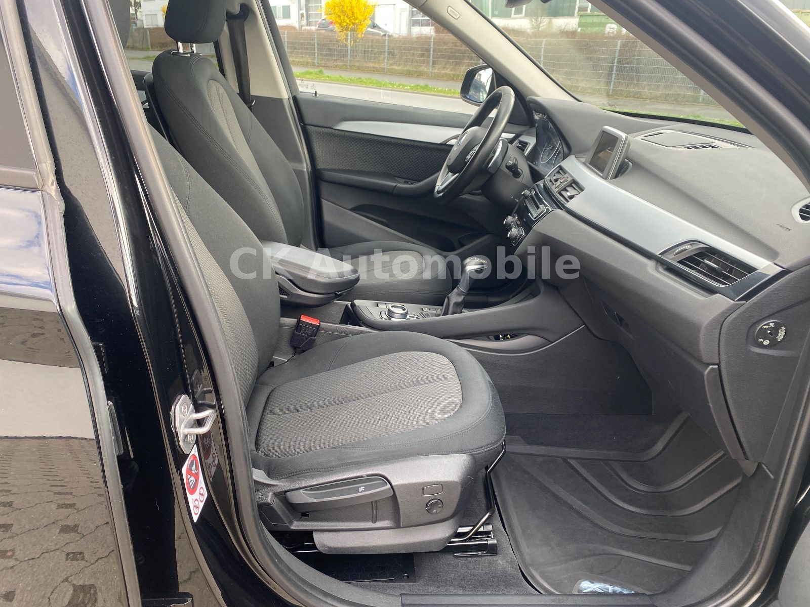 Fahrzeugabbildung BMW X1 xDrive 20d Advantage Autom./Navi/Pano/LED/PDC