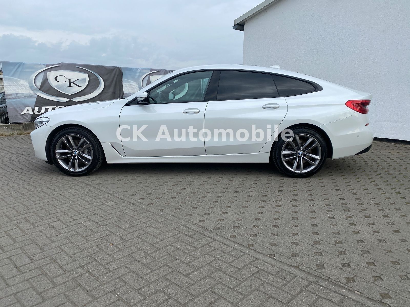 Fahrzeugabbildung BMW 640d GT xDrive Luxury Line/Navi/Head-Up/Pano/LED