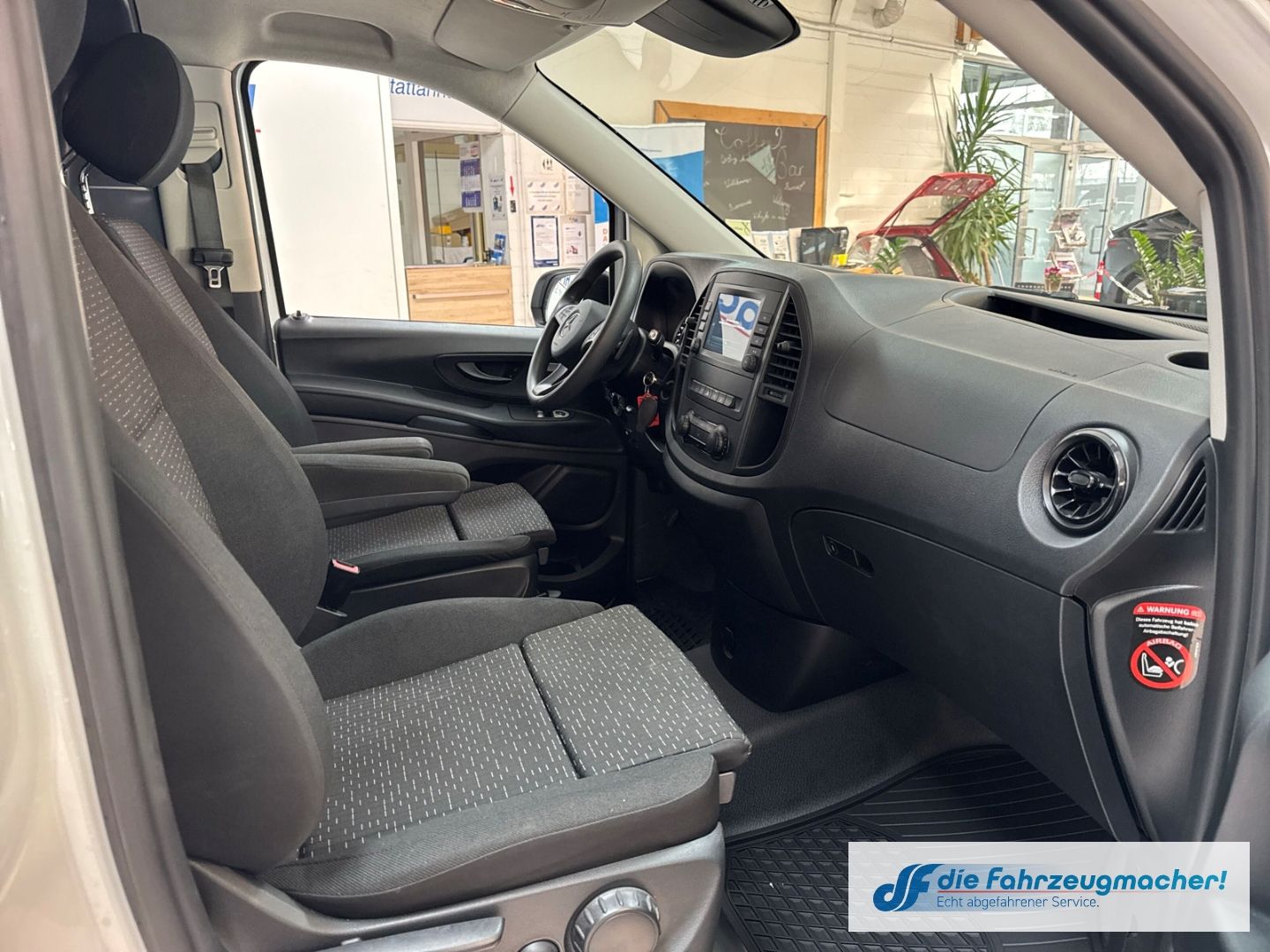 Fahrzeugabbildung Mercedes-Benz Vito Kasten 114 CDI RWD lang Navi DAB SHZ Rückfa