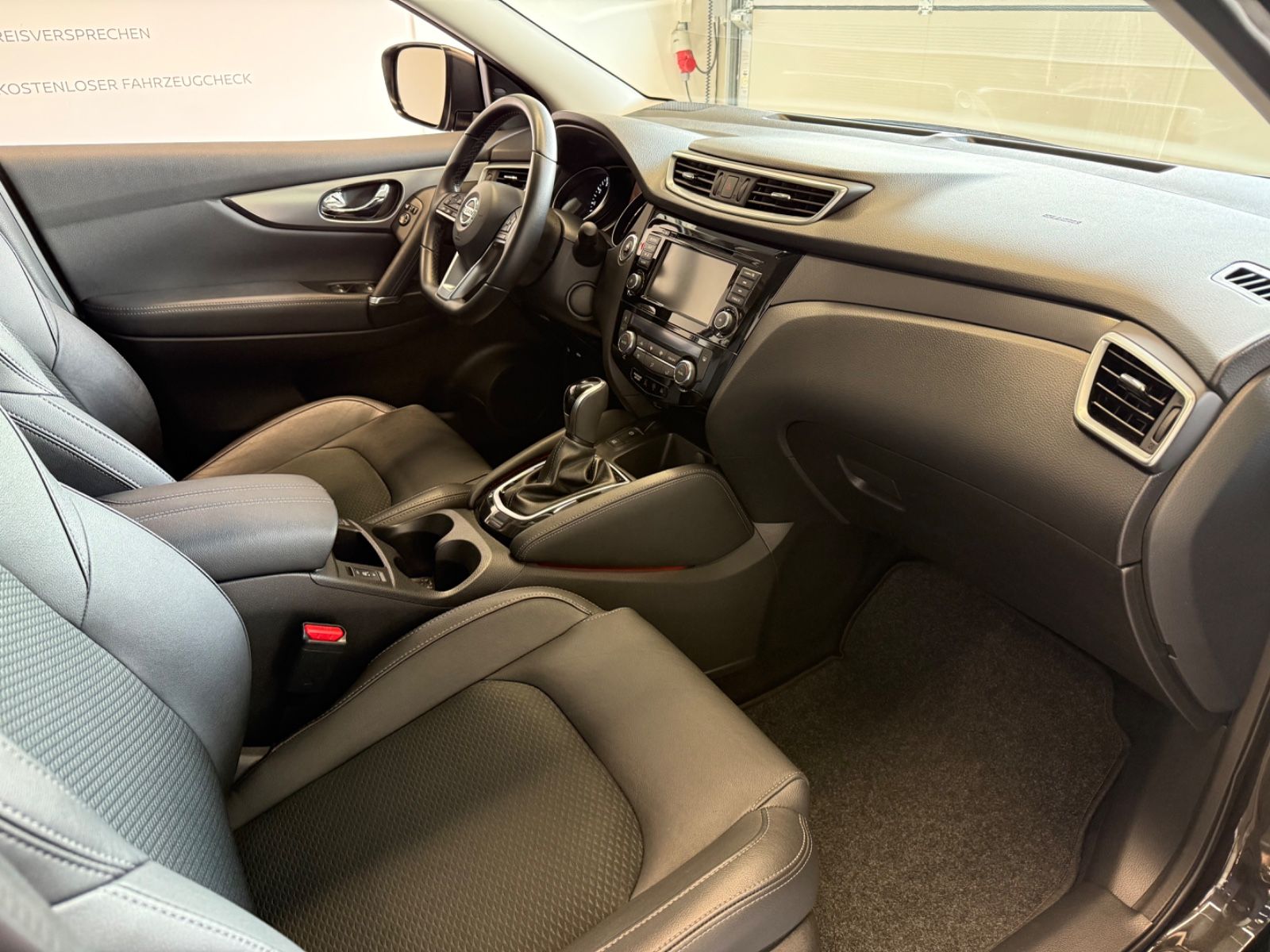 Fahrzeugabbildung Nissan Qashqai Tekna Safety-Shield-Paket 360°