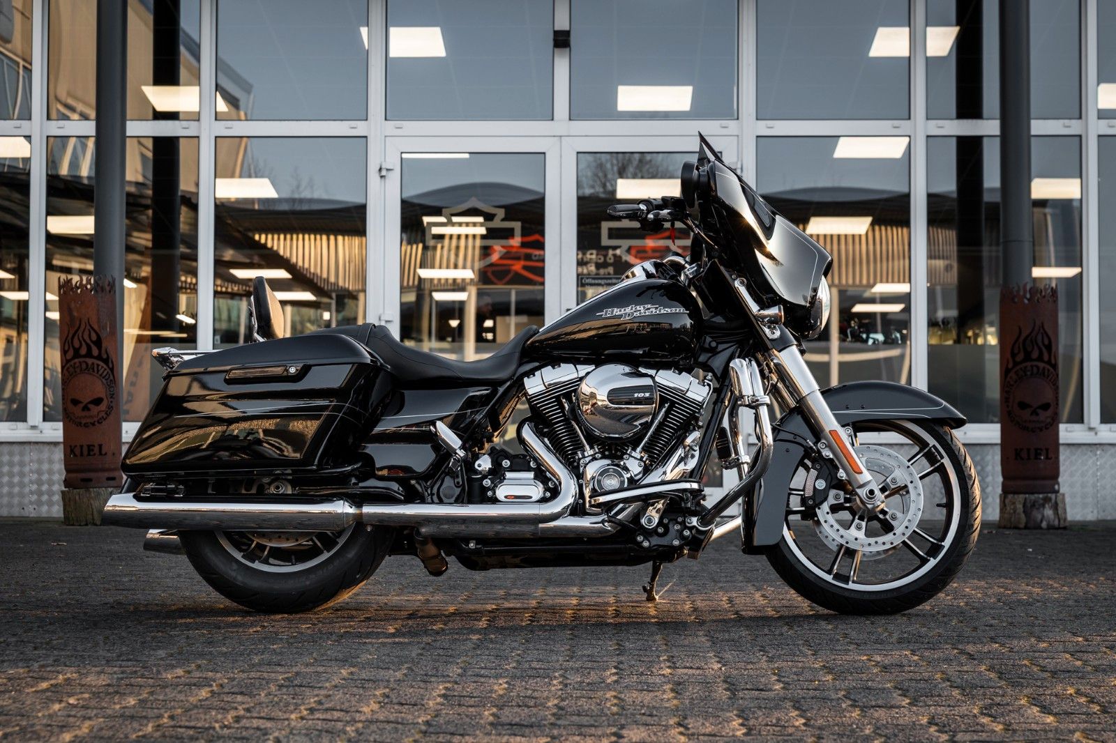 Fahrzeugabbildung Harley-Davidson Harley-Davidson STREET GLIDE SPECIAL FLHXS