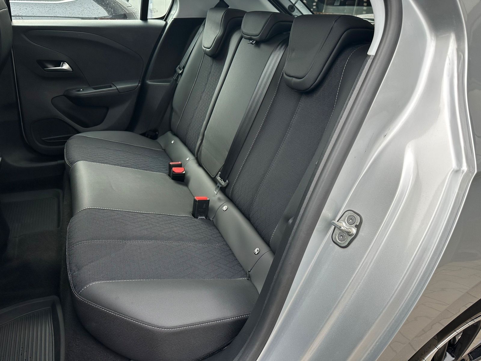 Fahrzeugabbildung Opel Corsa e Elegance NAV+LED+KAMERA+SHZ+KEYLESS