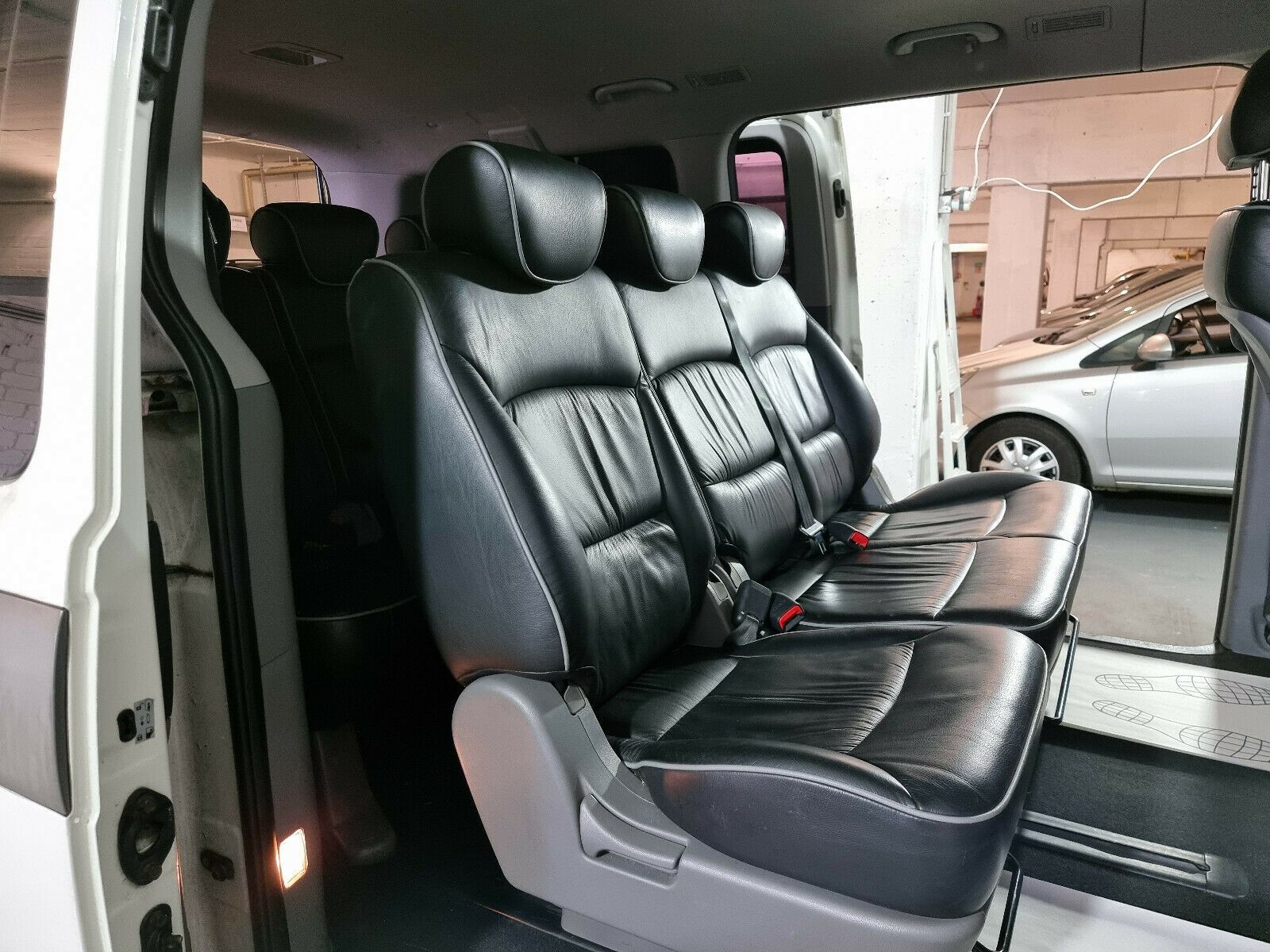 HYUNDAI H-1 Travel Premium 8-Sitzer Familienbus