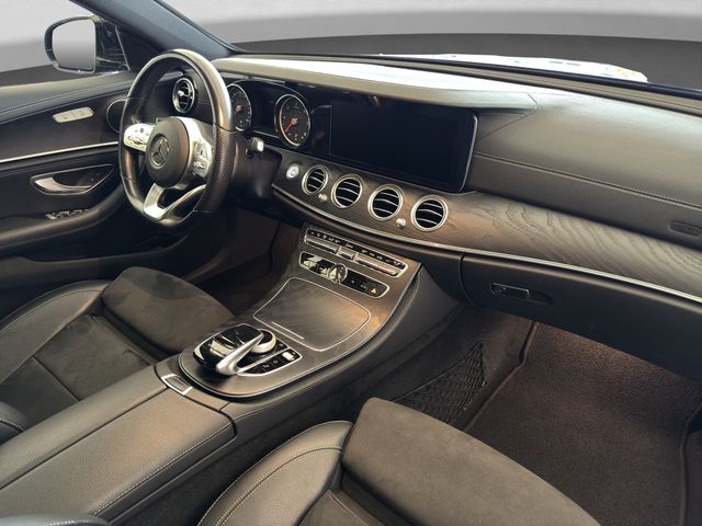 Fahrzeugabbildung Mercedes-Benz E 300 Td AMG+LED+Kamera+Schiebed.+Totwinkel+AHK