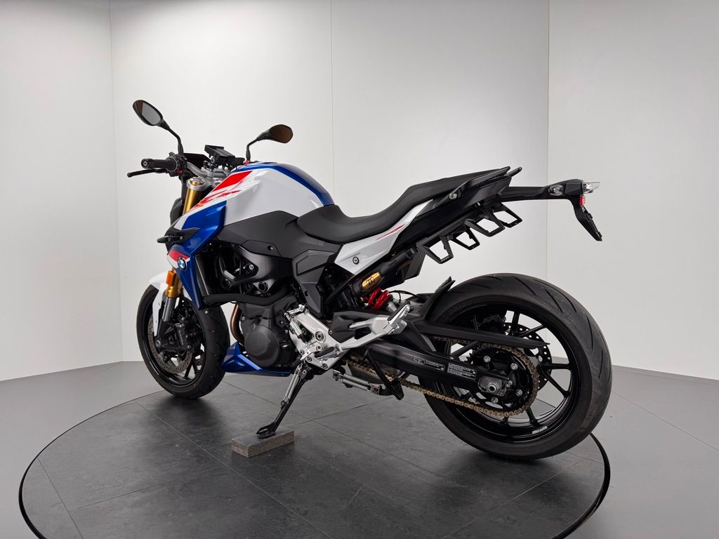 Fahrzeugabbildung BMW F900 R *NEUWERTIG *VOLL *1.HAND