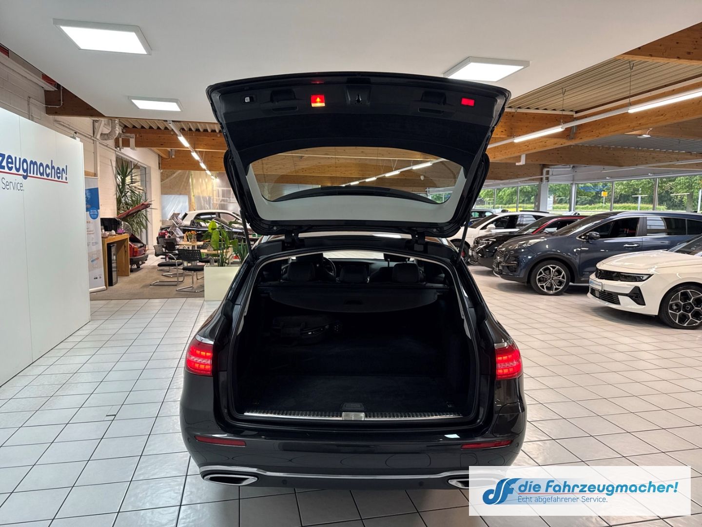 Fahrzeugabbildung Mercedes-Benz E 300 300de HUD AHK-klappbar Digitales Cockpit L