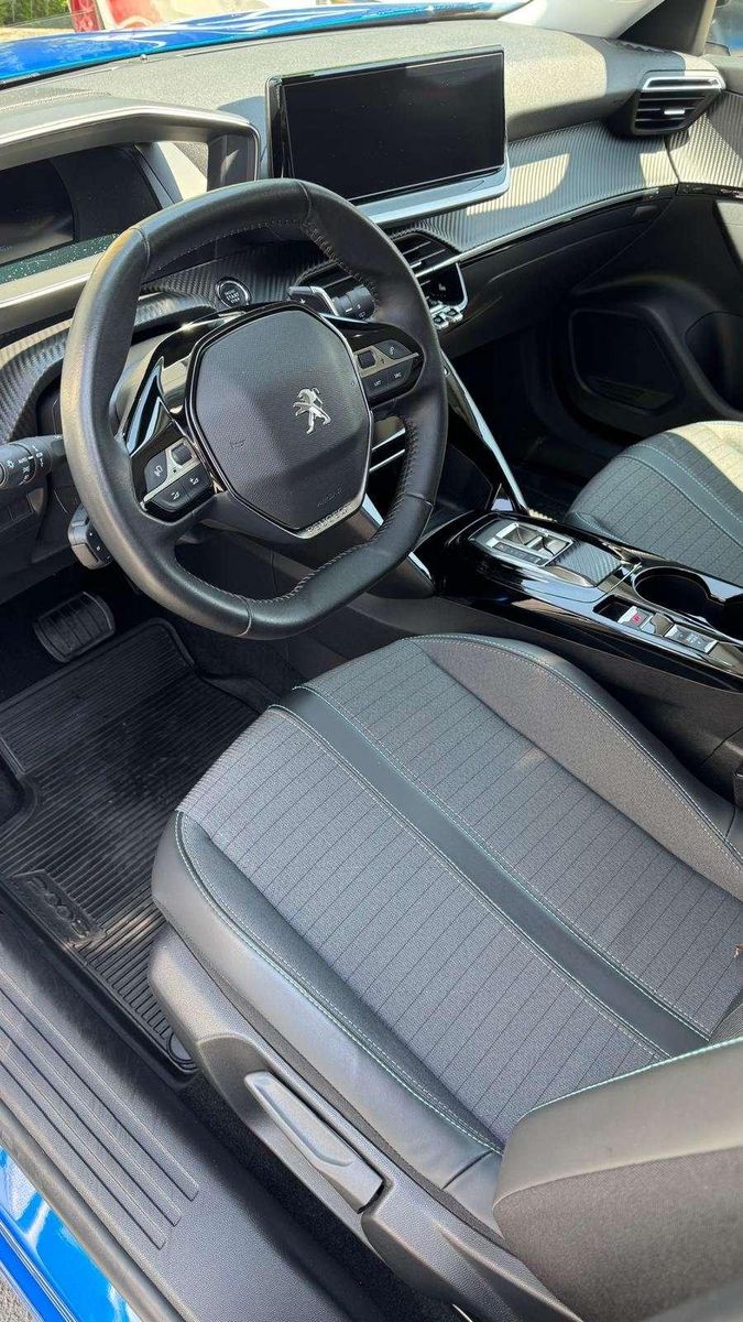Fahrzeugabbildung Peugeot 2008 Allure Pack 130