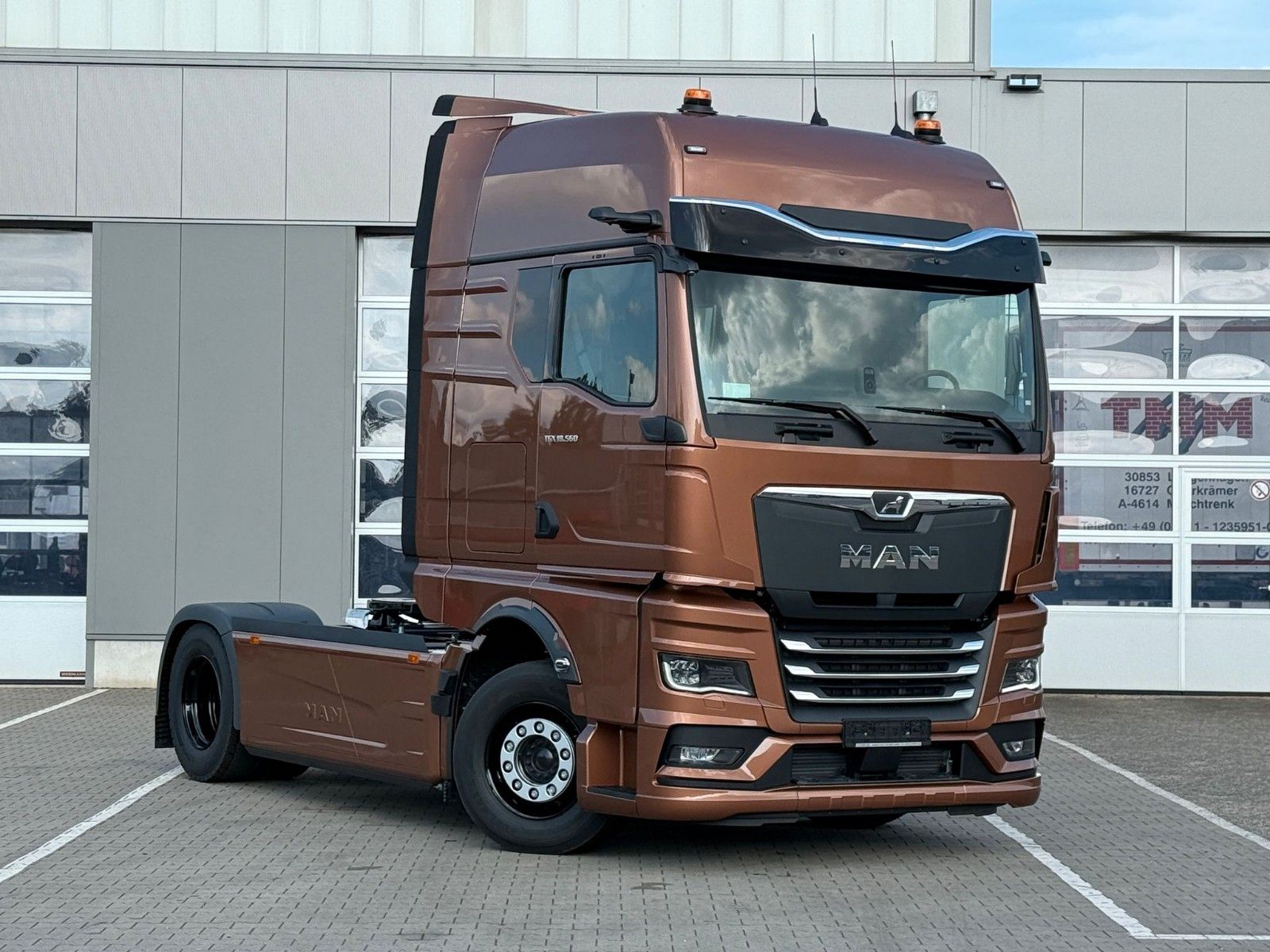 Fahrzeugabbildung MAN TGX 18.560 LL SA D30 Powerline Retader