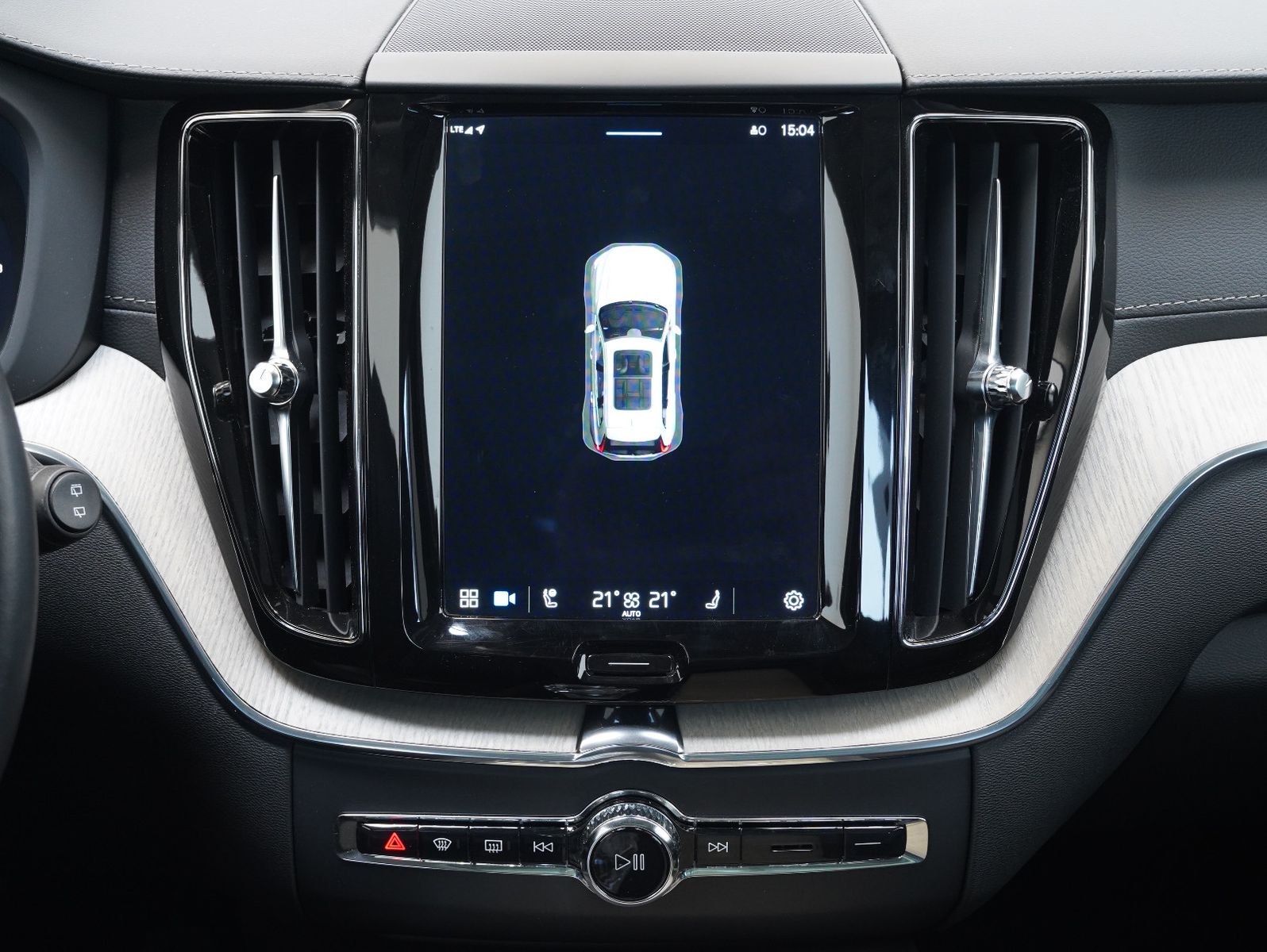 Fahrzeugabbildung Volvo XC60 B4 D AWD Inscription LED/GOOGLE/PANO/AHK