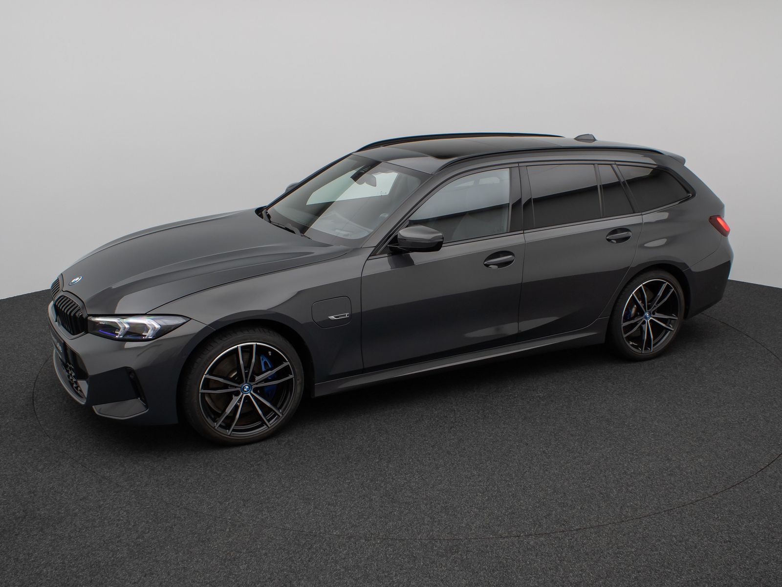 Fahrzeugabbildung BMW 330e xD M Sport Pro Panorama Kamera HUD DAB H/K