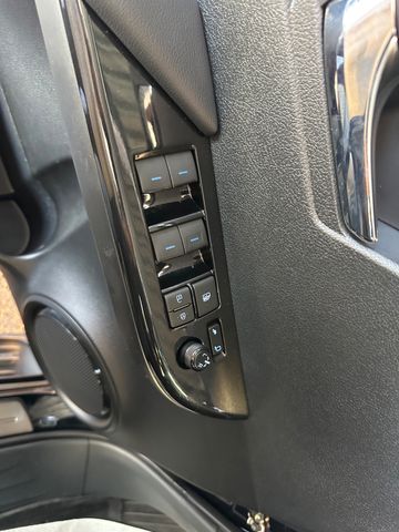Toyota Hilux Double Cab Invincible 4×4 *SOFORT*
