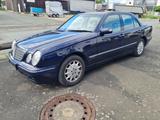 Mercedes-Benz Mercedes Benz E220 CDI Elegance, Automatik - Mercedes-Benz E 220 aus 2001: Cdi