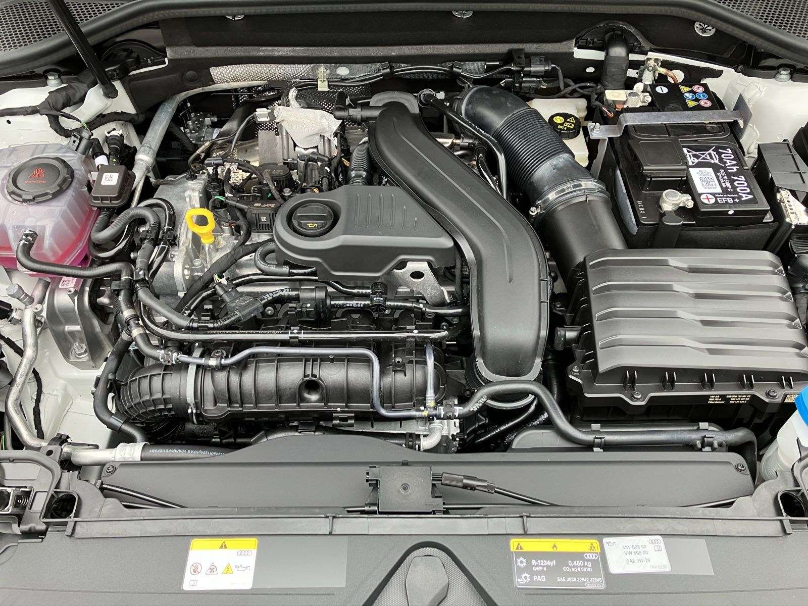 Fahrzeugabbildung Audi Q2 35 TFSI S-line S-tronic LED AHK AVC GRA PDC S