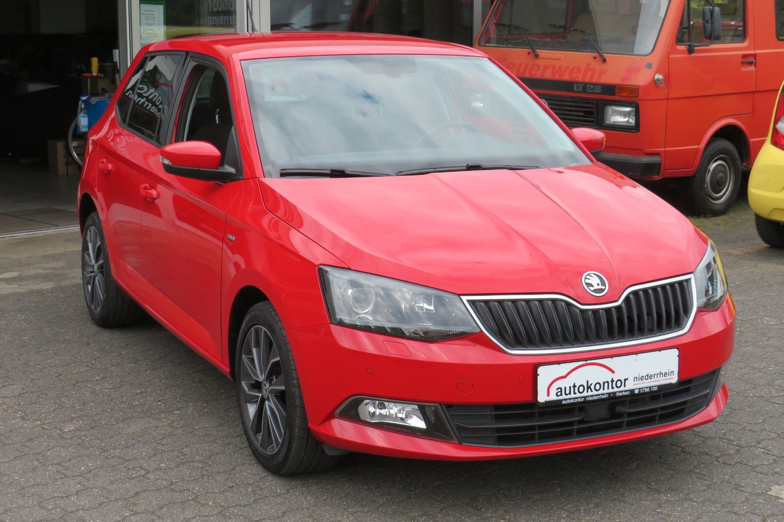 Fahrzeugabbildung SKODA Fabia Drive PDC GRA SITZH. CLIMATRONIC 16ZOLL