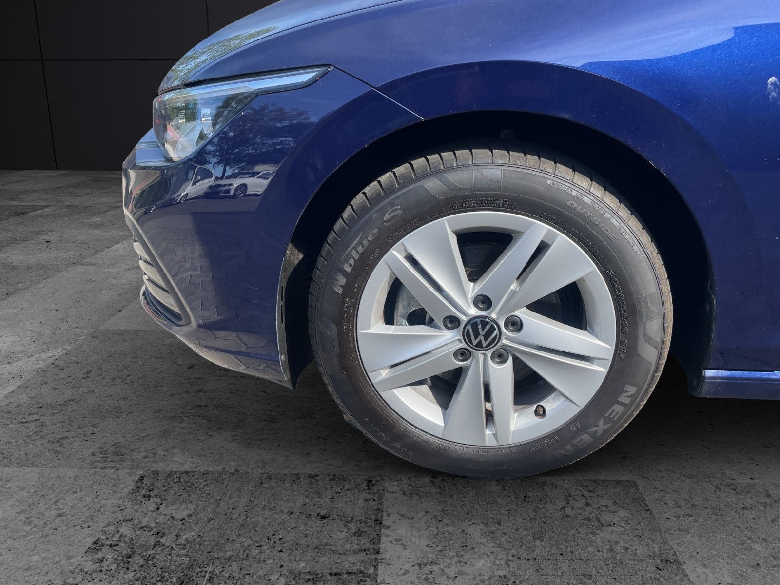 Fahrzeugabbildung Volkswagen Golf VIII Variant Life *AHK*PDC*Ambiente*Navi*