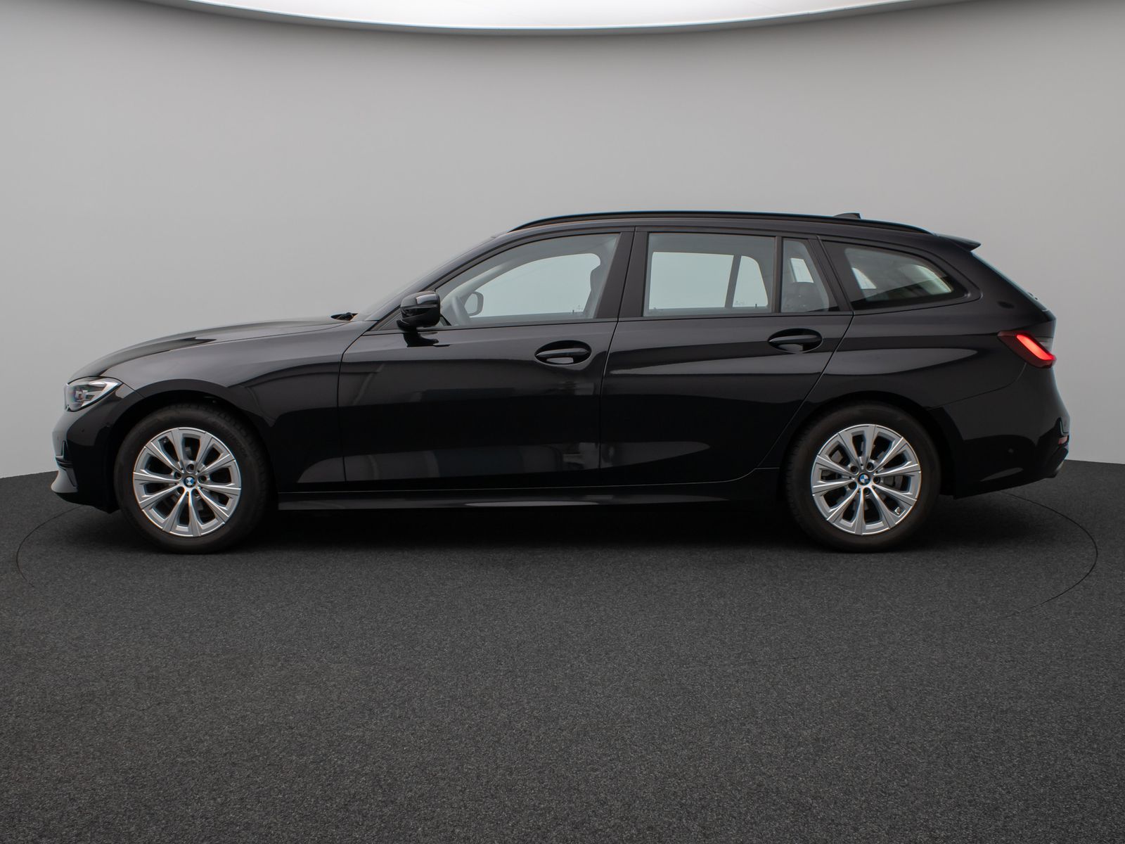 Fahrzeugabbildung BMW 318i GeschwindigReg DAB Alarm Kamera Sportsitz