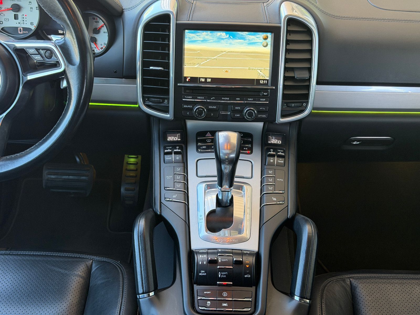 Fahrzeugabbildung Porsche Cayenne /LED/S-DACH/21"ALU/NAVI/LEDER/KAMERA