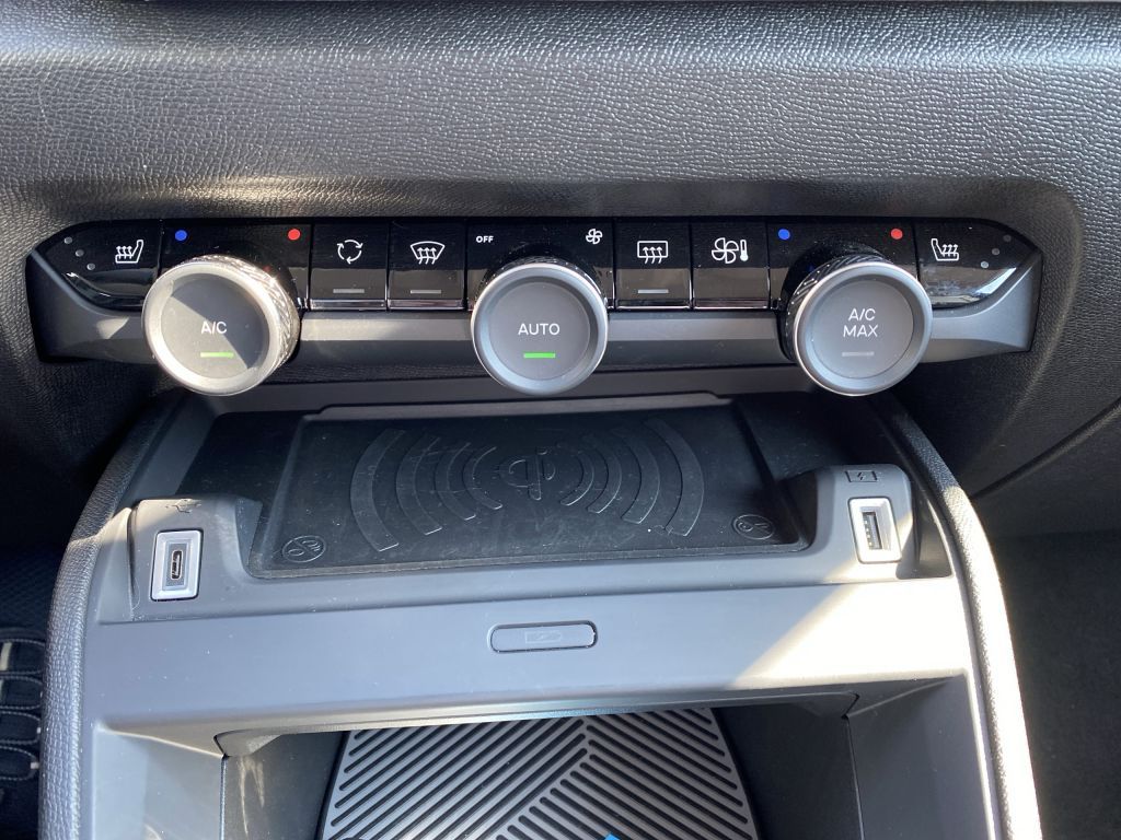 Fahrzeugabbildung Citroën C4 PureTech 130 S&S *Automatik* MAX *beh. Lenkr*